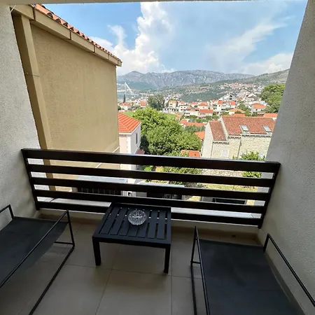 Cruise Ship Bridge View Luka Apartman *