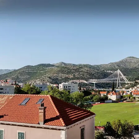 Bridge & Port View Apartment