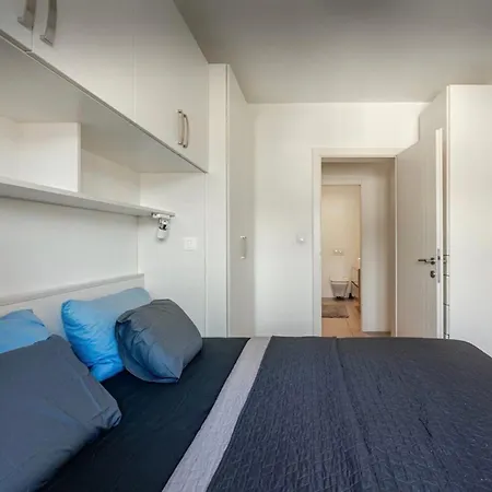 Bridge & Port View Apartment *